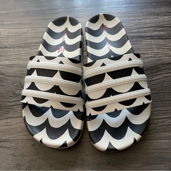 Adidas Women’s Marimekko Adilette Slides Wave Print Black and White - Picture 11 of 16